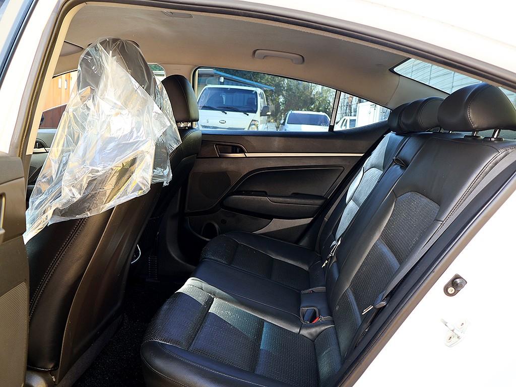 HYUNDAI Avante 2017 Blanco - Importación desde Corea - HF Imports Iquique - Foto 12