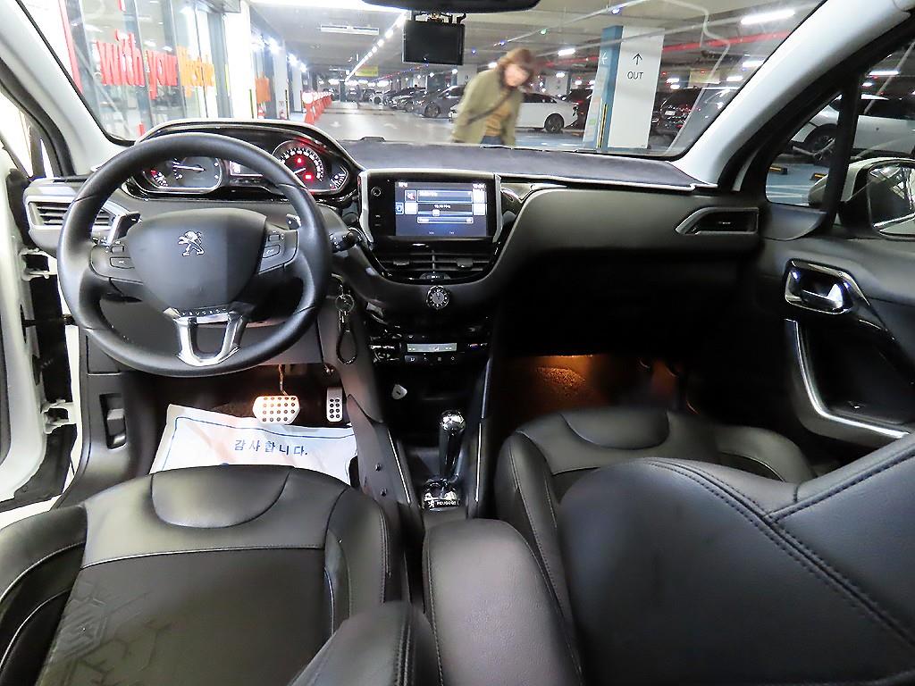 Peugeot 208 - Vista 9