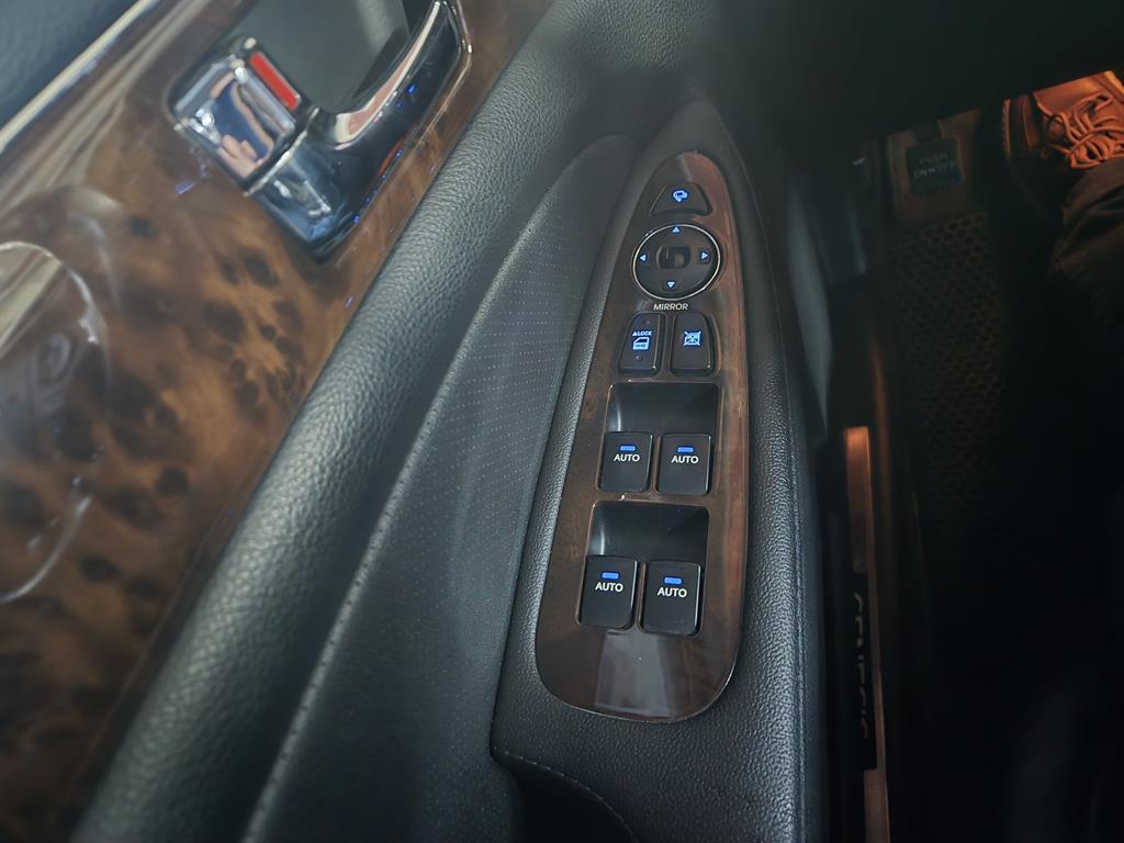 HYUNDAI Genesis - Vista 10