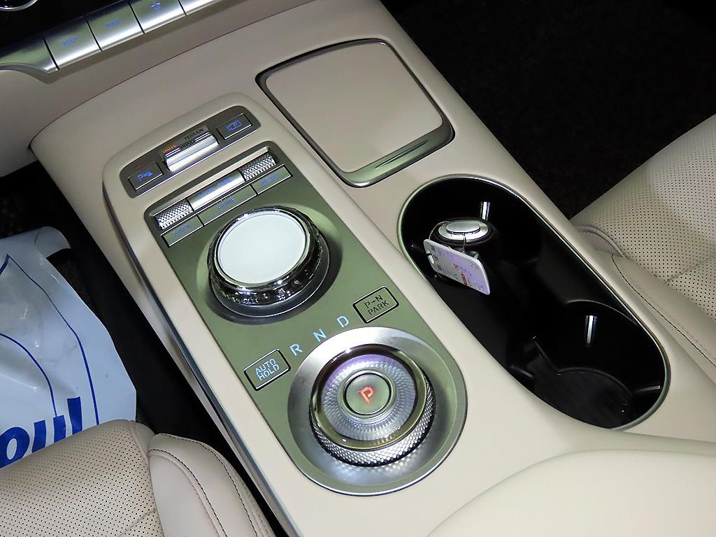 Genesis GV70 - Vista 12