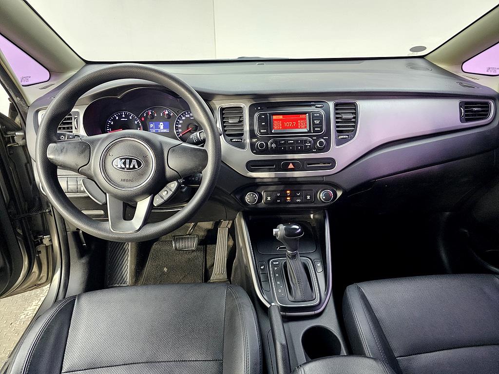 KIA Carens - Vista 5