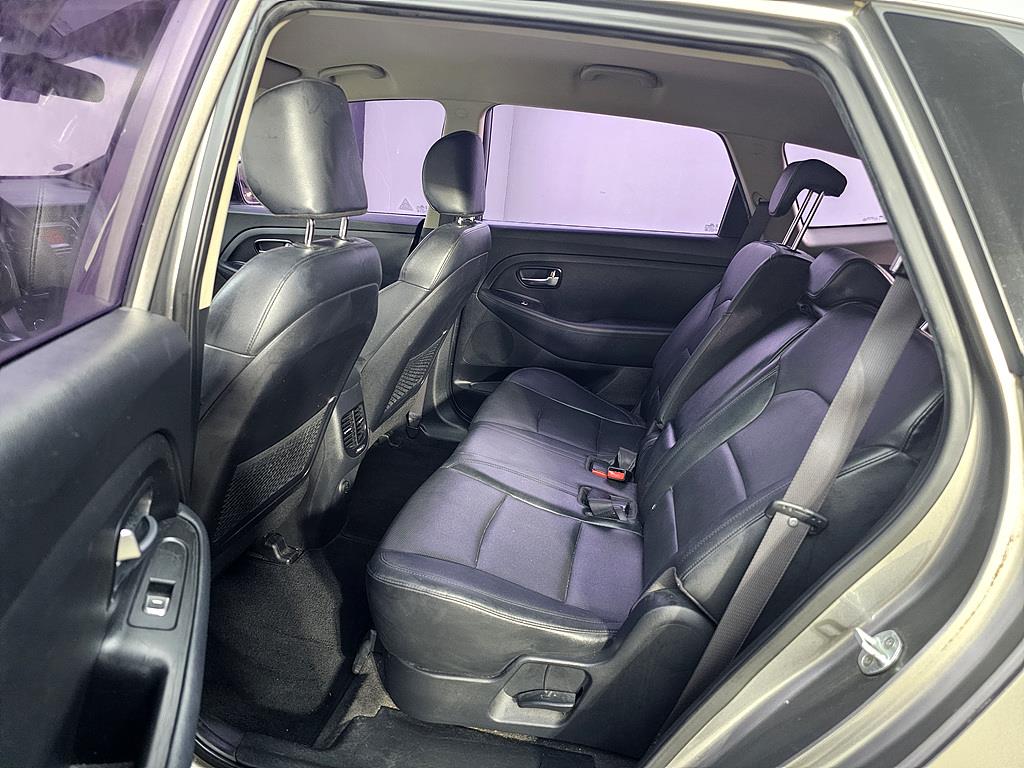 KIA Carens - Vista 9