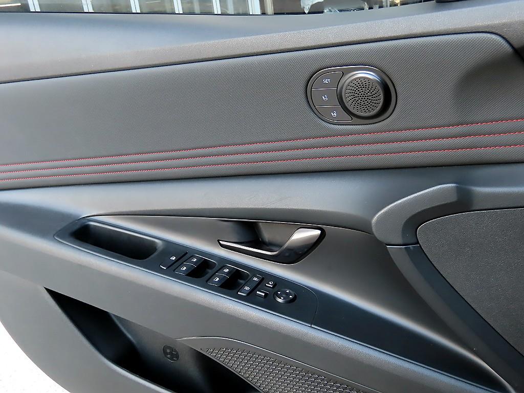 HYUNDAI Avante - Vista 11