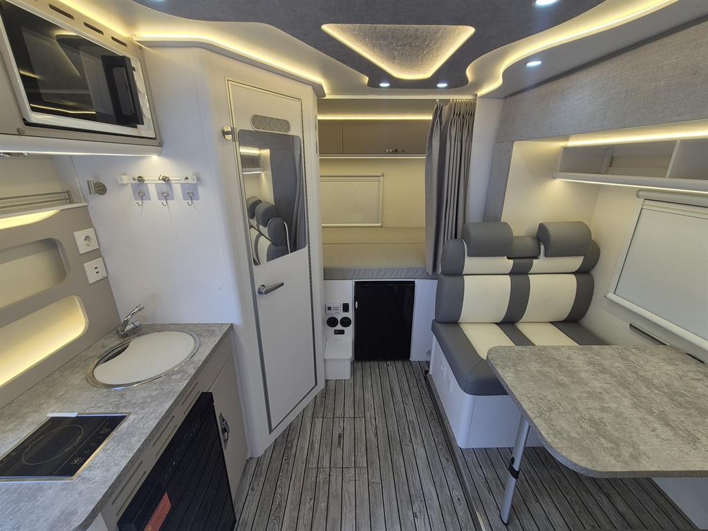 HYUNDAI Staria - Vista 5