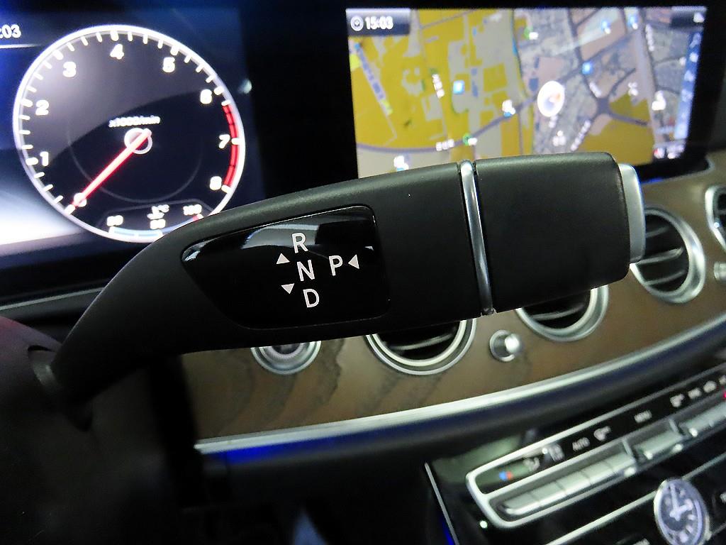 Mercedes Benz E class - Vista 12