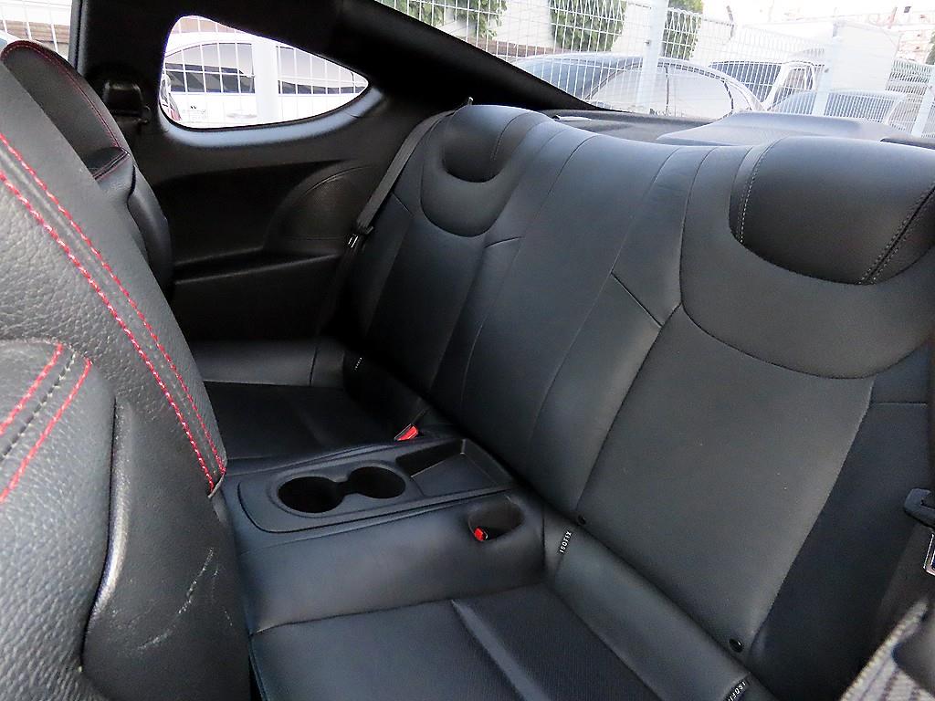 HYUNDAI Genesis - Vista 6