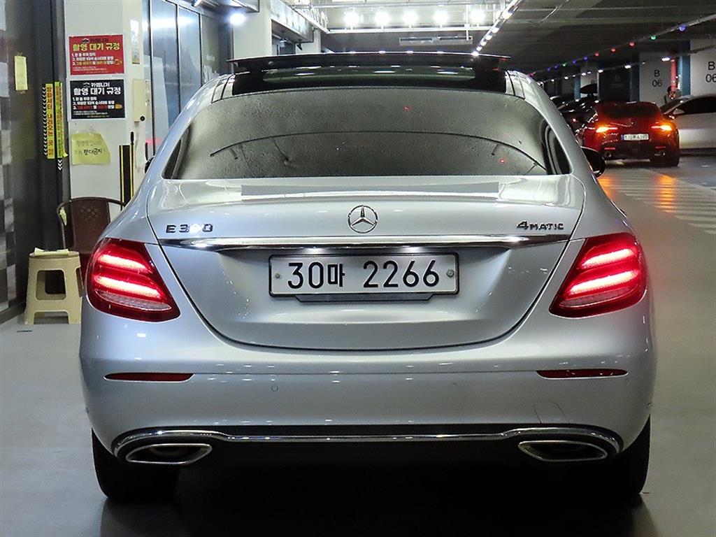 Mercedes Benz E class - Vista 5