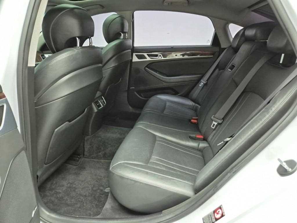 HYUNDAI Genesis - Vista 12