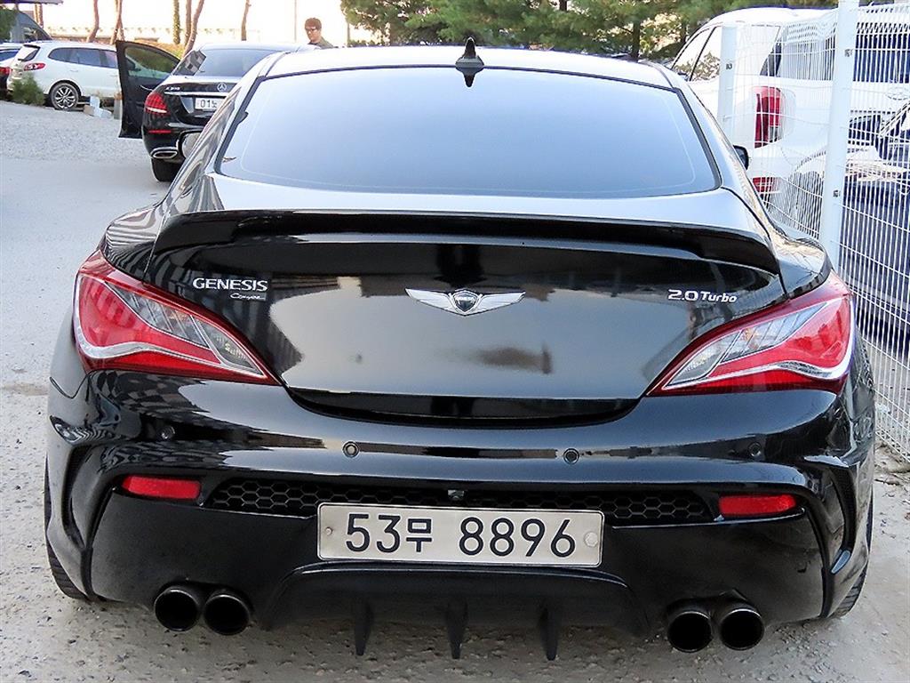 HYUNDAI Genesis - Vista 4