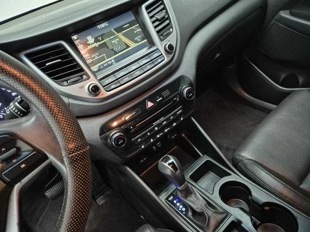 HYUNDAI Tucson - Vista 10