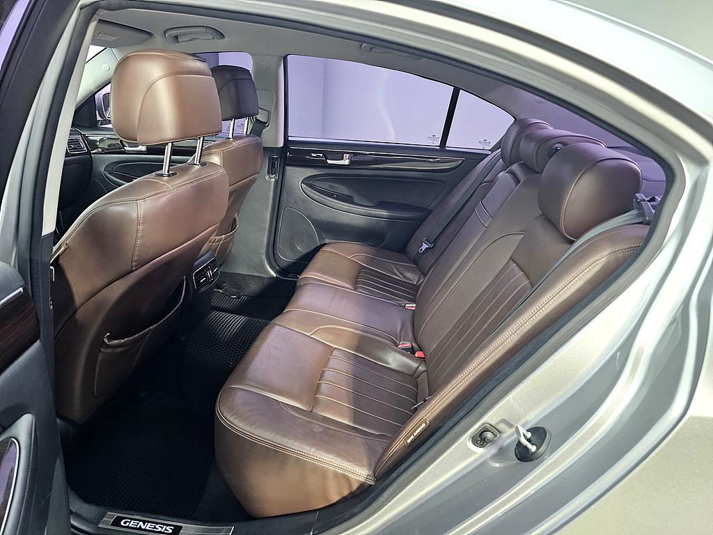 HYUNDAI Genesis - Vista 9