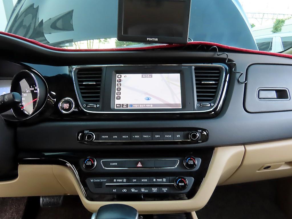 KIA Carnival - Vista 12