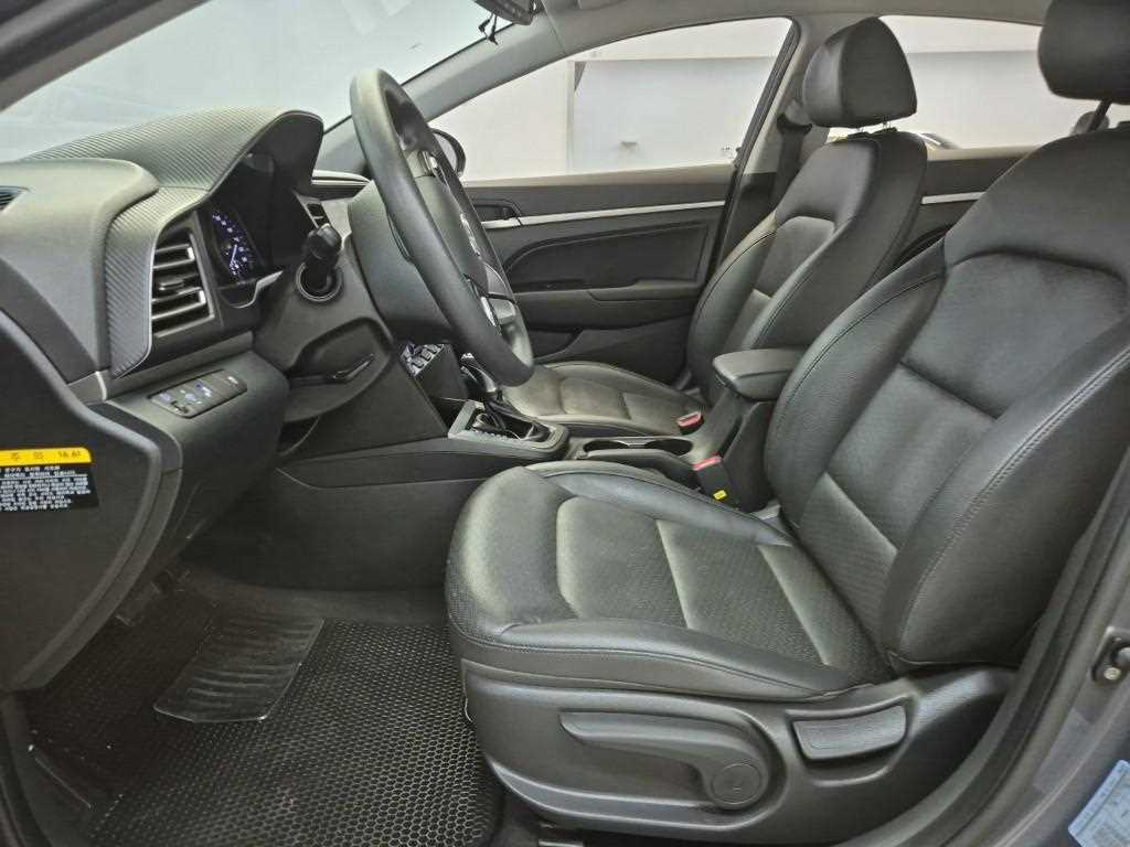 HYUNDAI Avante - Vista 11