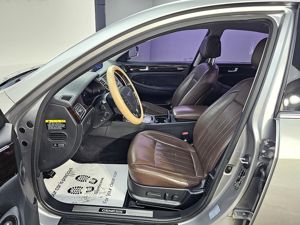 HYUNDAI Genesis - Vista 8