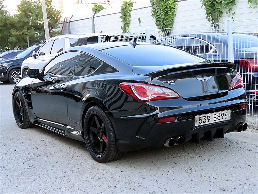 HYUNDAI Genesis - Vista 3