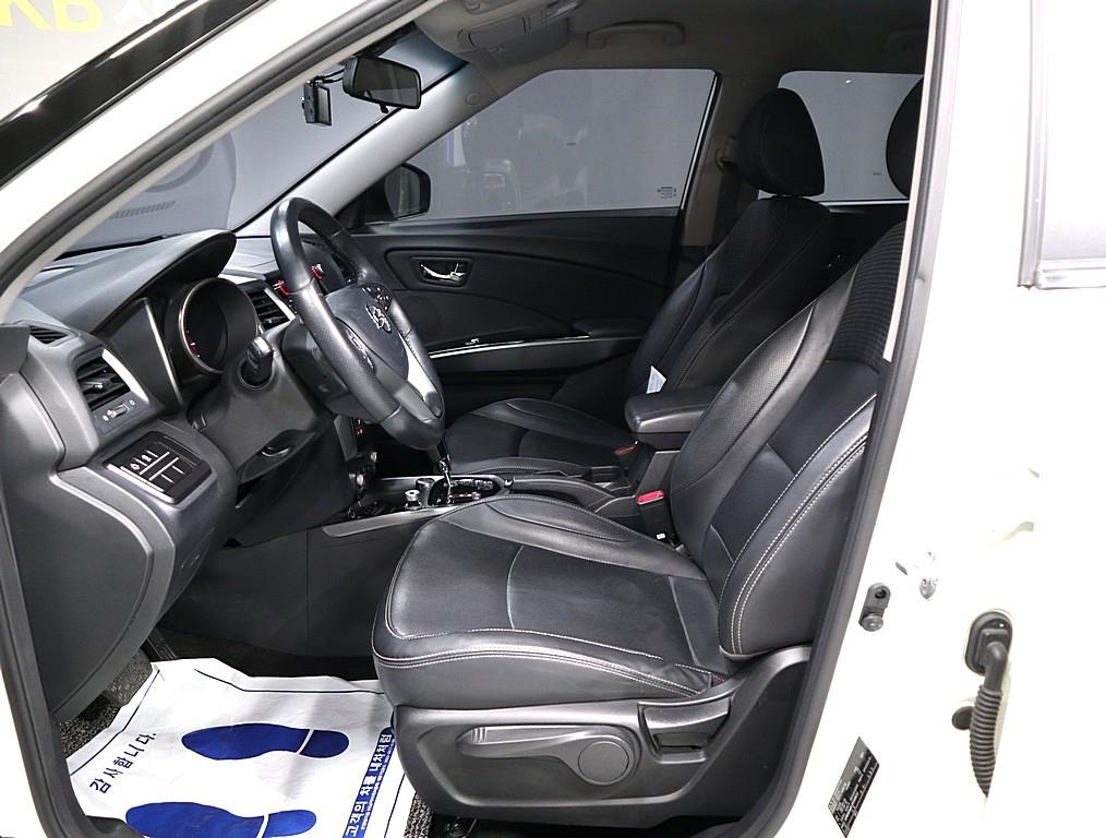 Ssangyong Tivoli - Vista 9