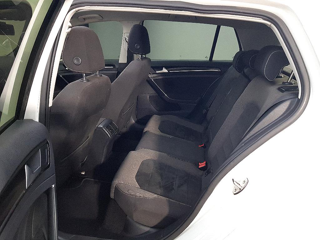 Volkswagen Golf - Vista 9