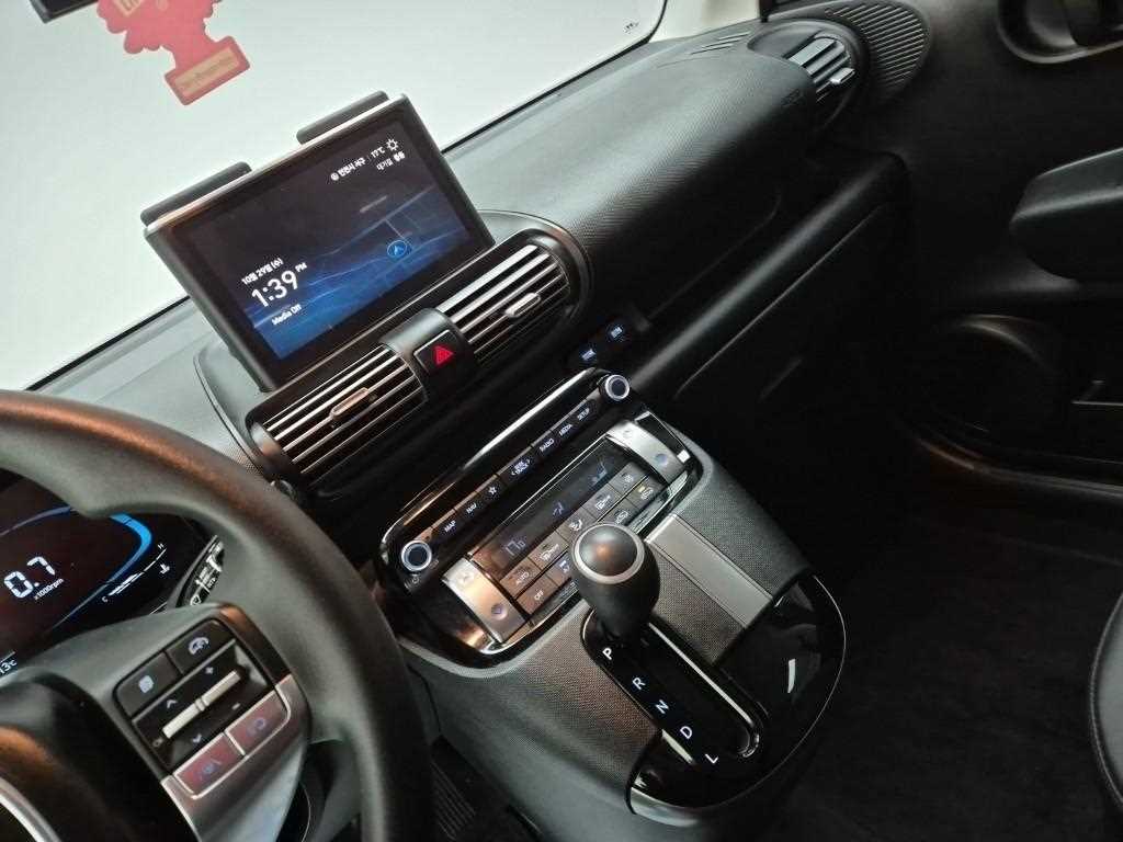 HYUNDAI Casper - Vista 10