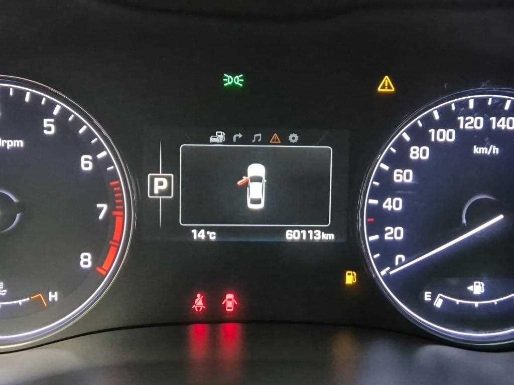 HYUNDAI Genesis - Vista 6