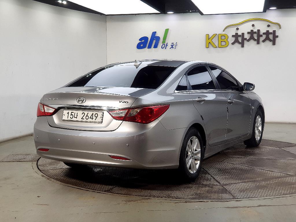 HYUNDAI Sonata - Vista 4