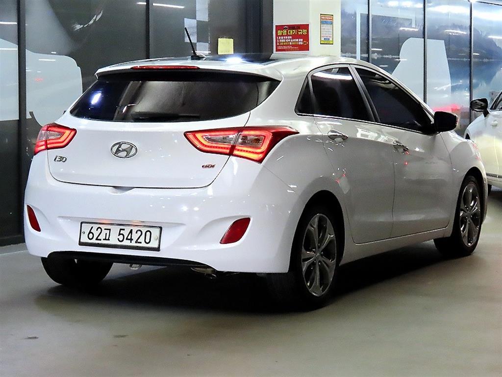 HYUNDAI i30 - Vista 4