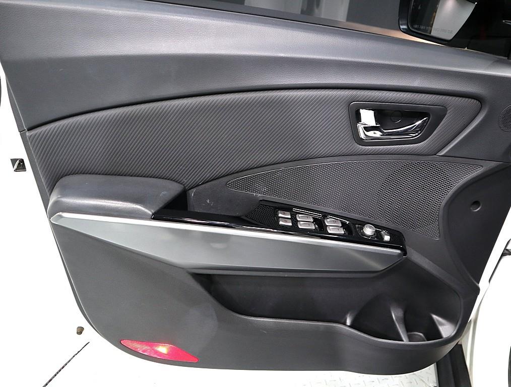 Ssangyong Tivoli - Vista 8