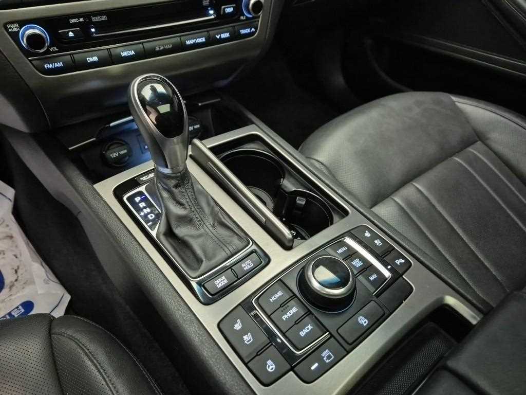 HYUNDAI Genesis - Vista 8