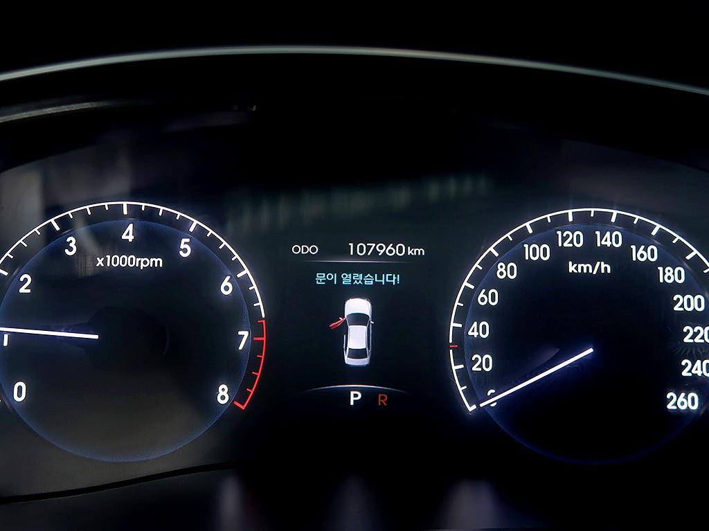 HYUNDAI Genesis - Vista 11