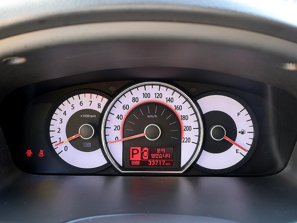 KIA Carens - Vista 11