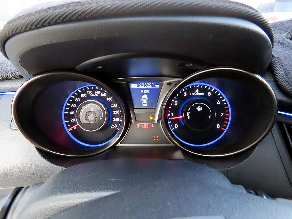 HYUNDAI Genesis - Vista 9