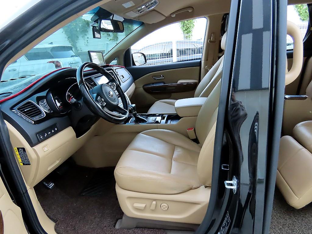 KIA Carnival - Vista 5