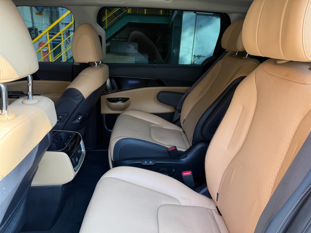 KIA Carnival - Vista 11