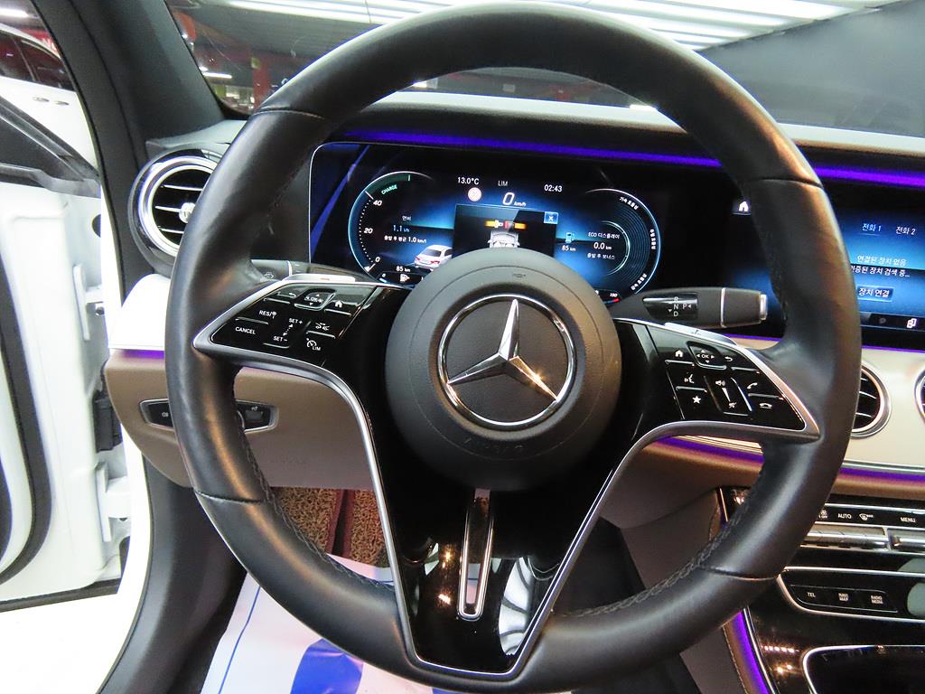 Mercedes Benz E class - Vista 8