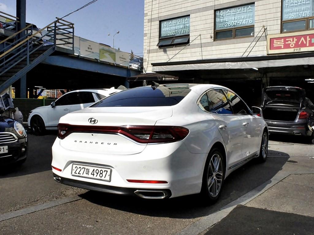 HYUNDAI Grandeur - Vista 7