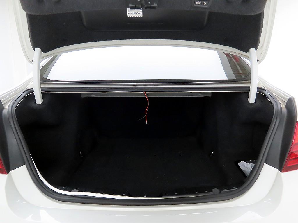 BMW 5 Series - Vista 5