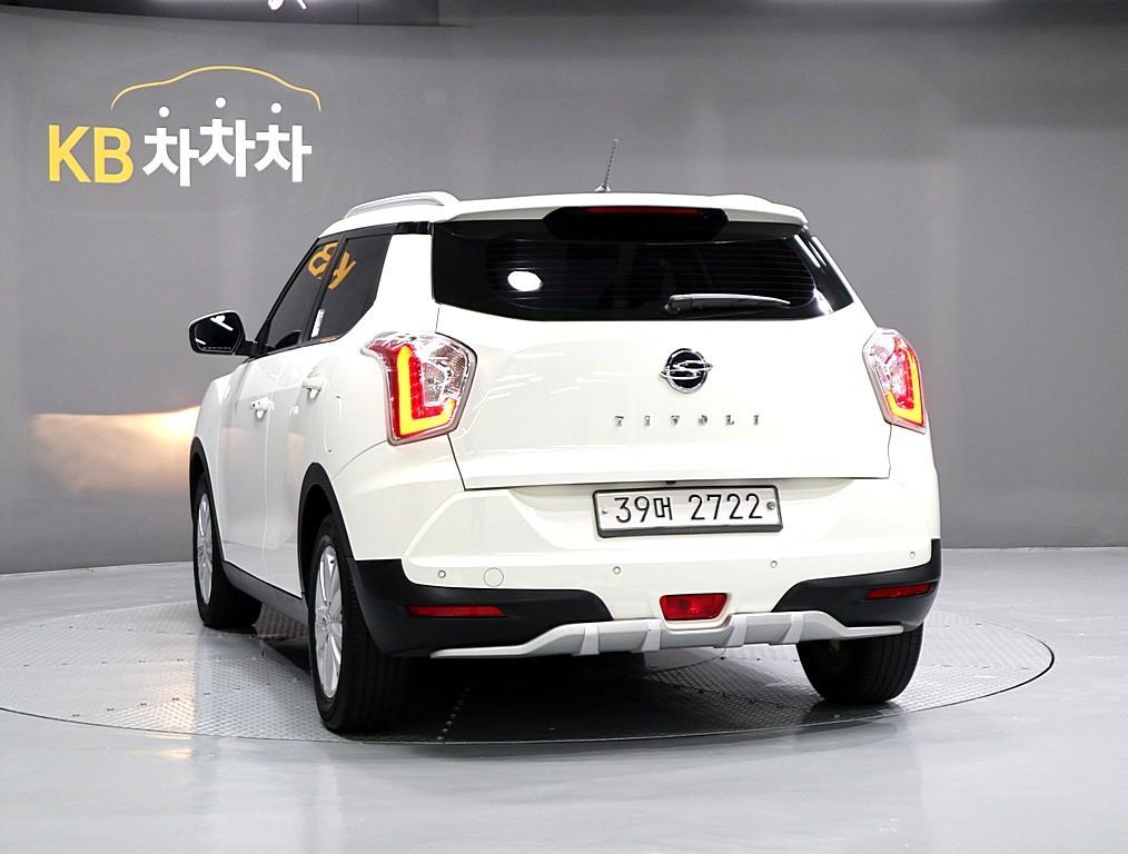 Ssangyong Tivoli - Vista 4