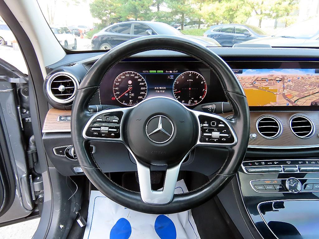 Mercedes Benz E class - Vista 8