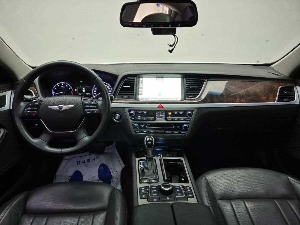 HYUNDAI Genesis - Vista 7