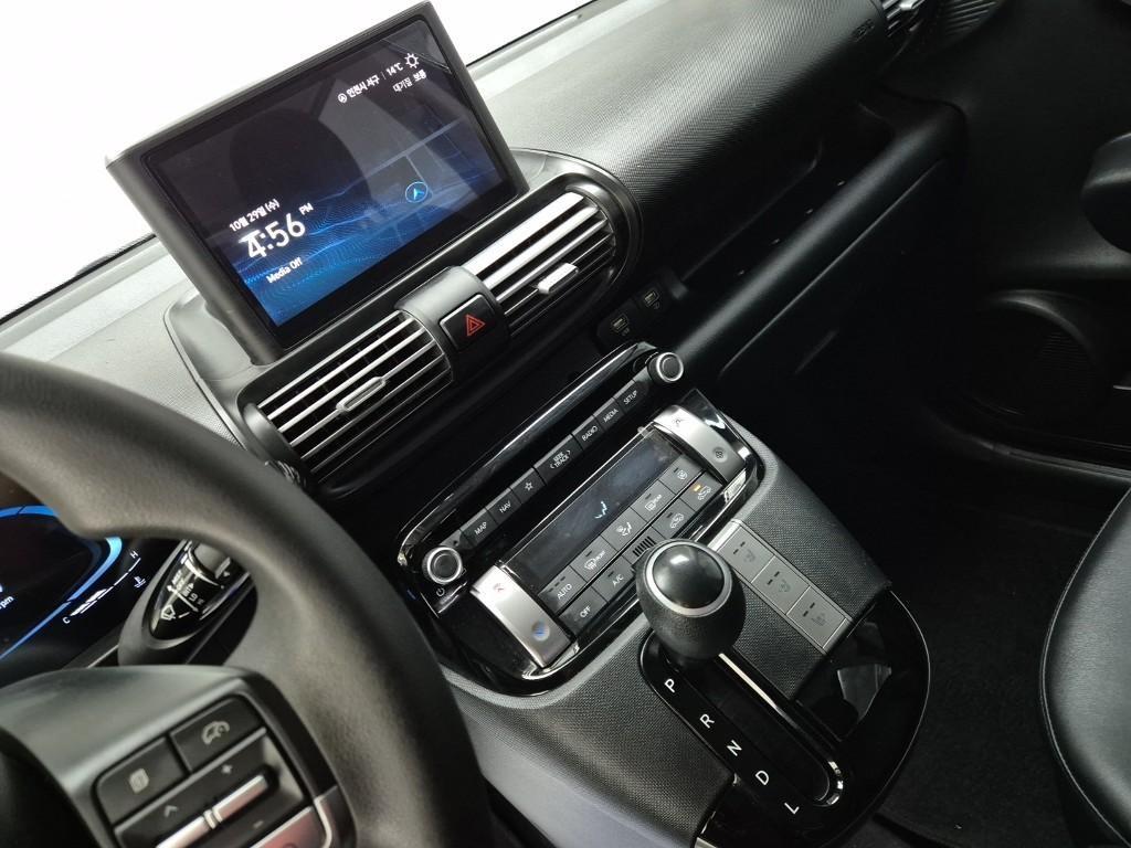 HYUNDAI Casper - Vista 9