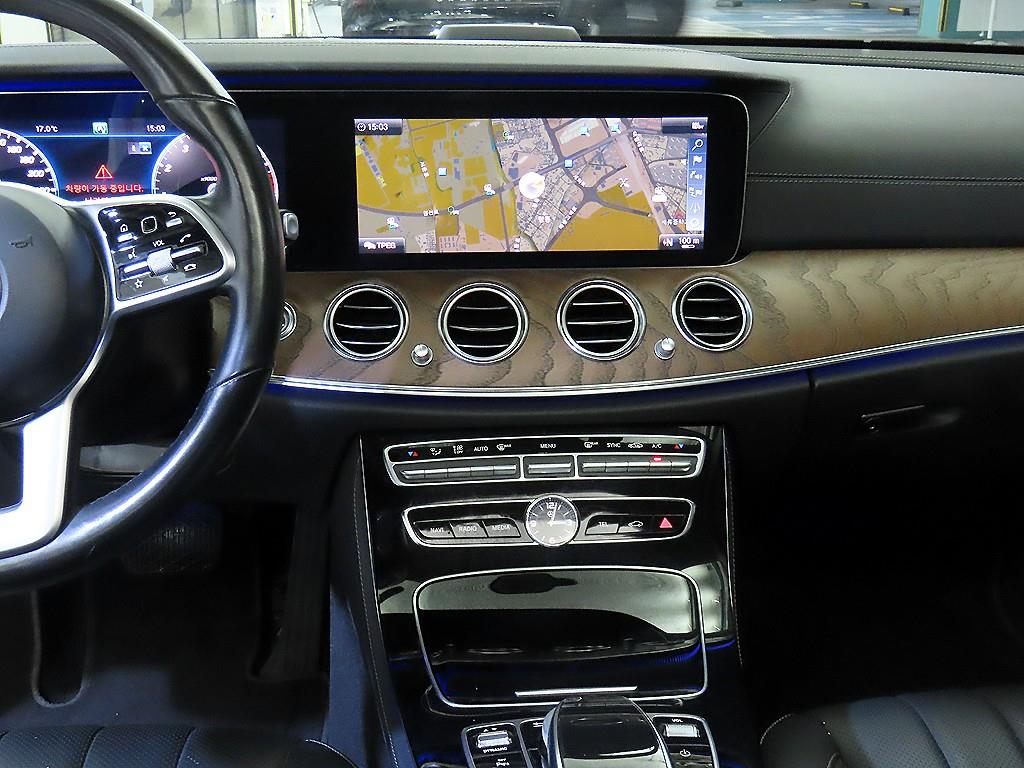 Mercedes Benz E class - Vista 11