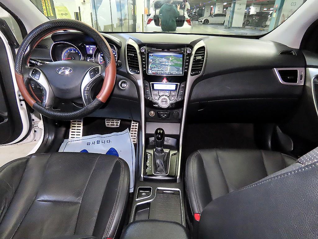 HYUNDAI i30 - Vista 10