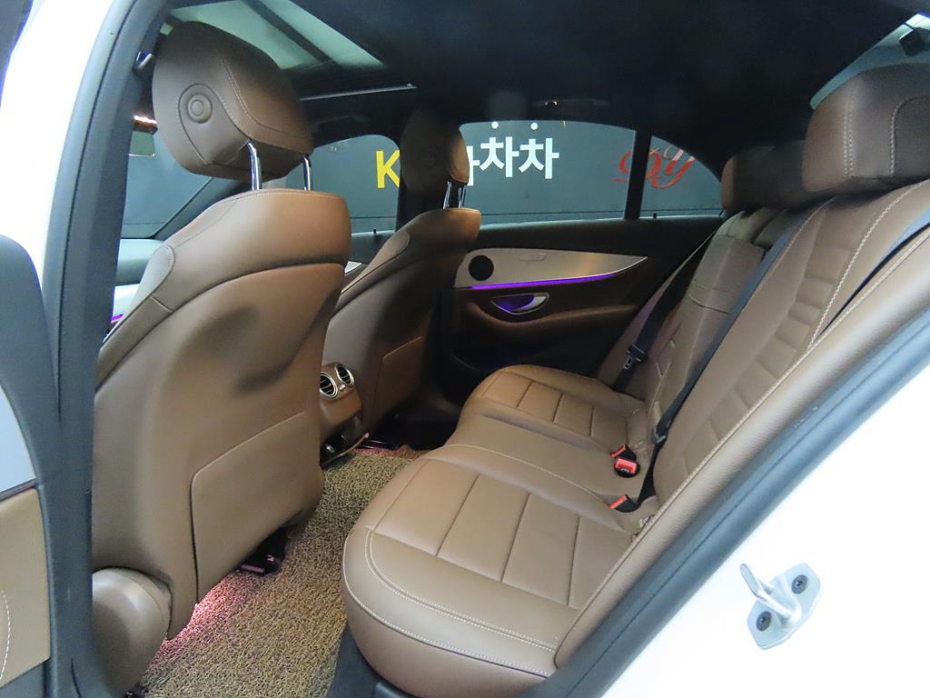 Mercedes Benz E class - Vista 6