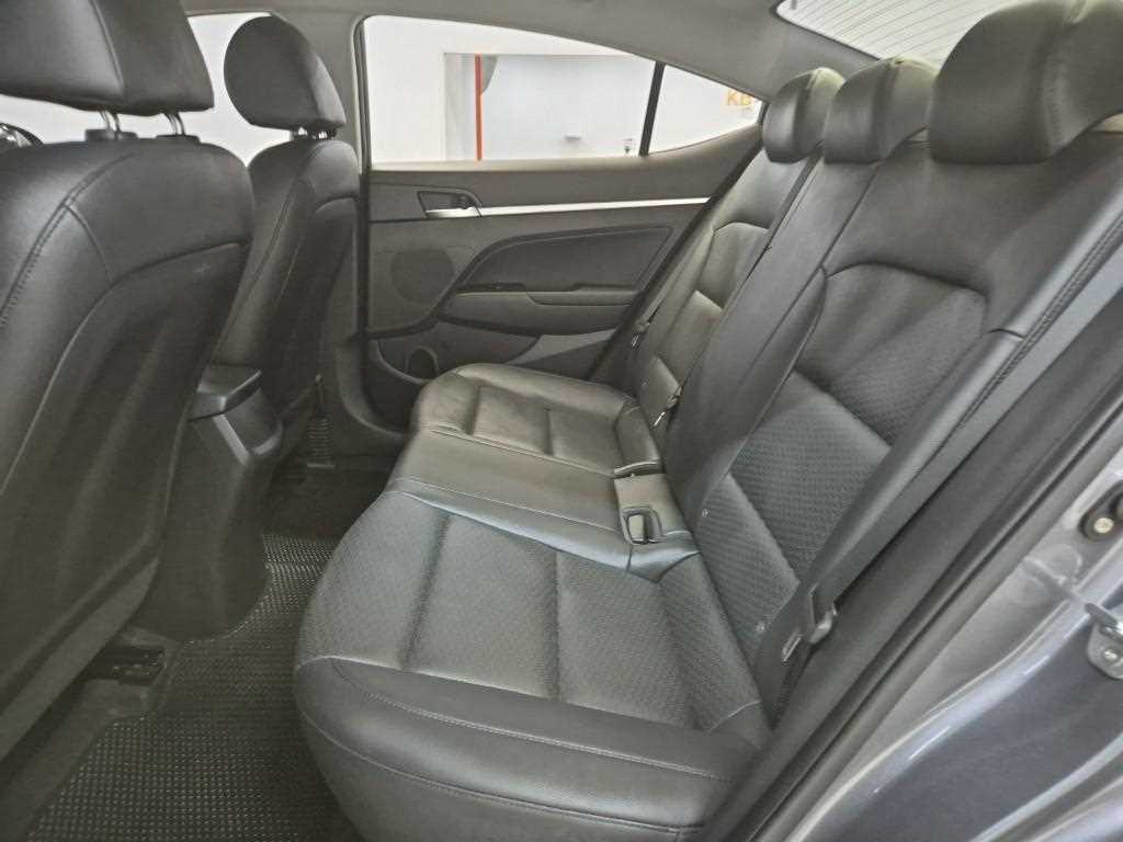 HYUNDAI Avante - Vista 12