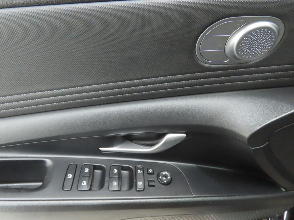 HYUNDAI Avante - Vista 9