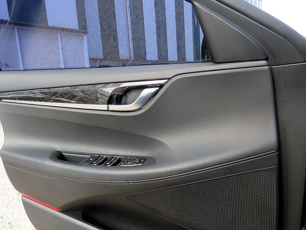 HYUNDAI Grandeur - Vista 11