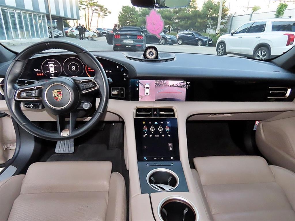 Porsche Taycan - Vista 7