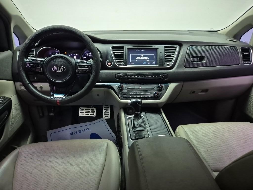 KIA Carnival - Vista 7