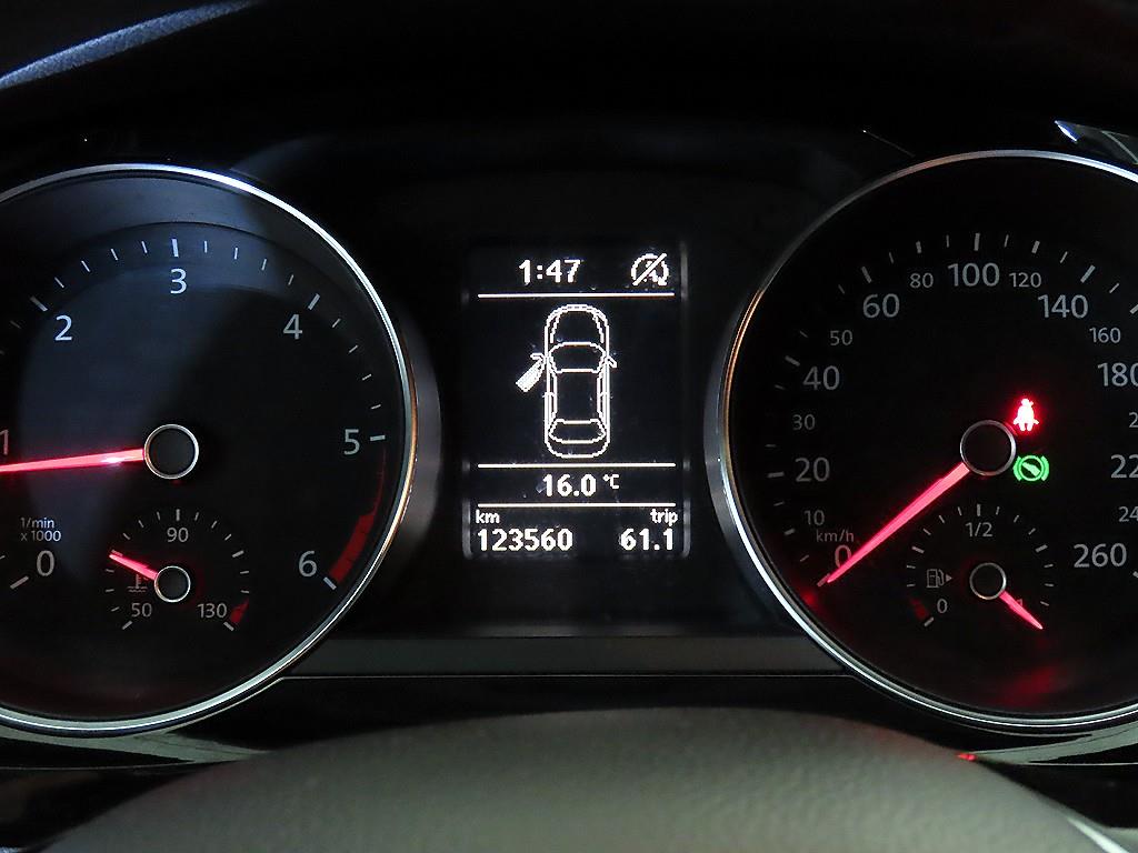 Volkswagen Jetta - Vista 9