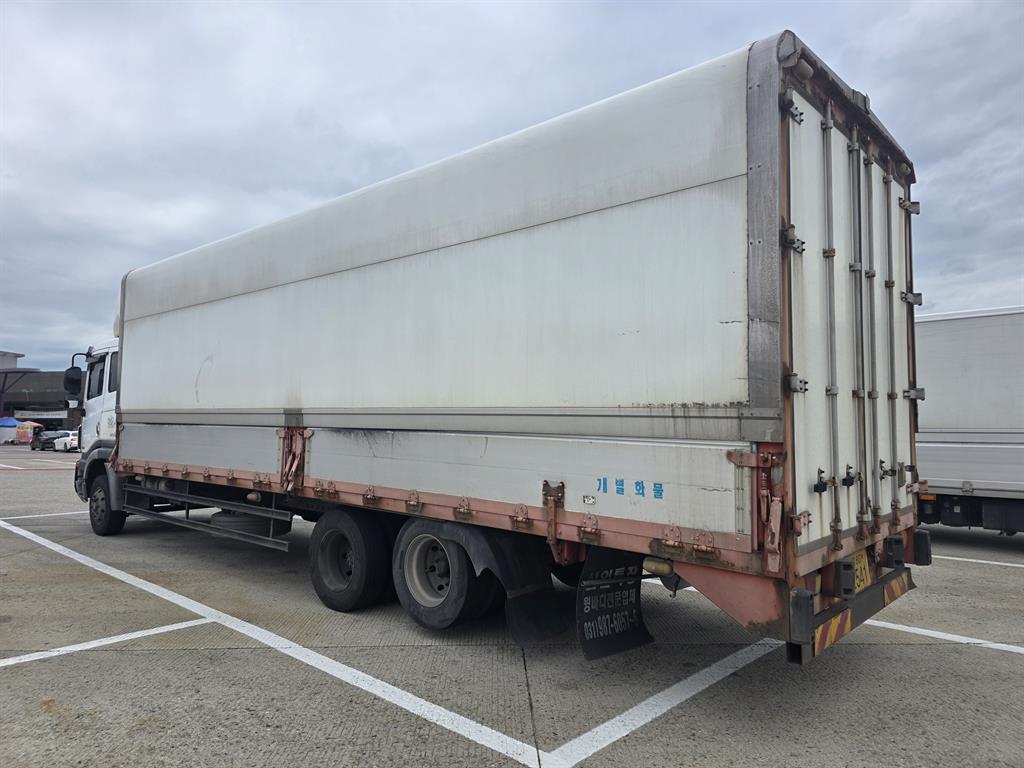 medium and large cargo truck - Vista 4