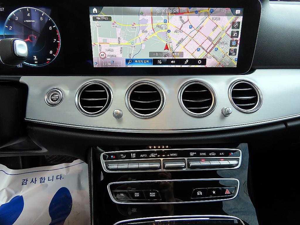 Mercedes Benz E class - Vista 12